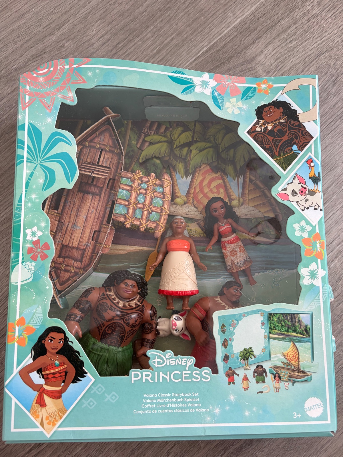 Moana (Vaina) toy set with cardboard boat cut out