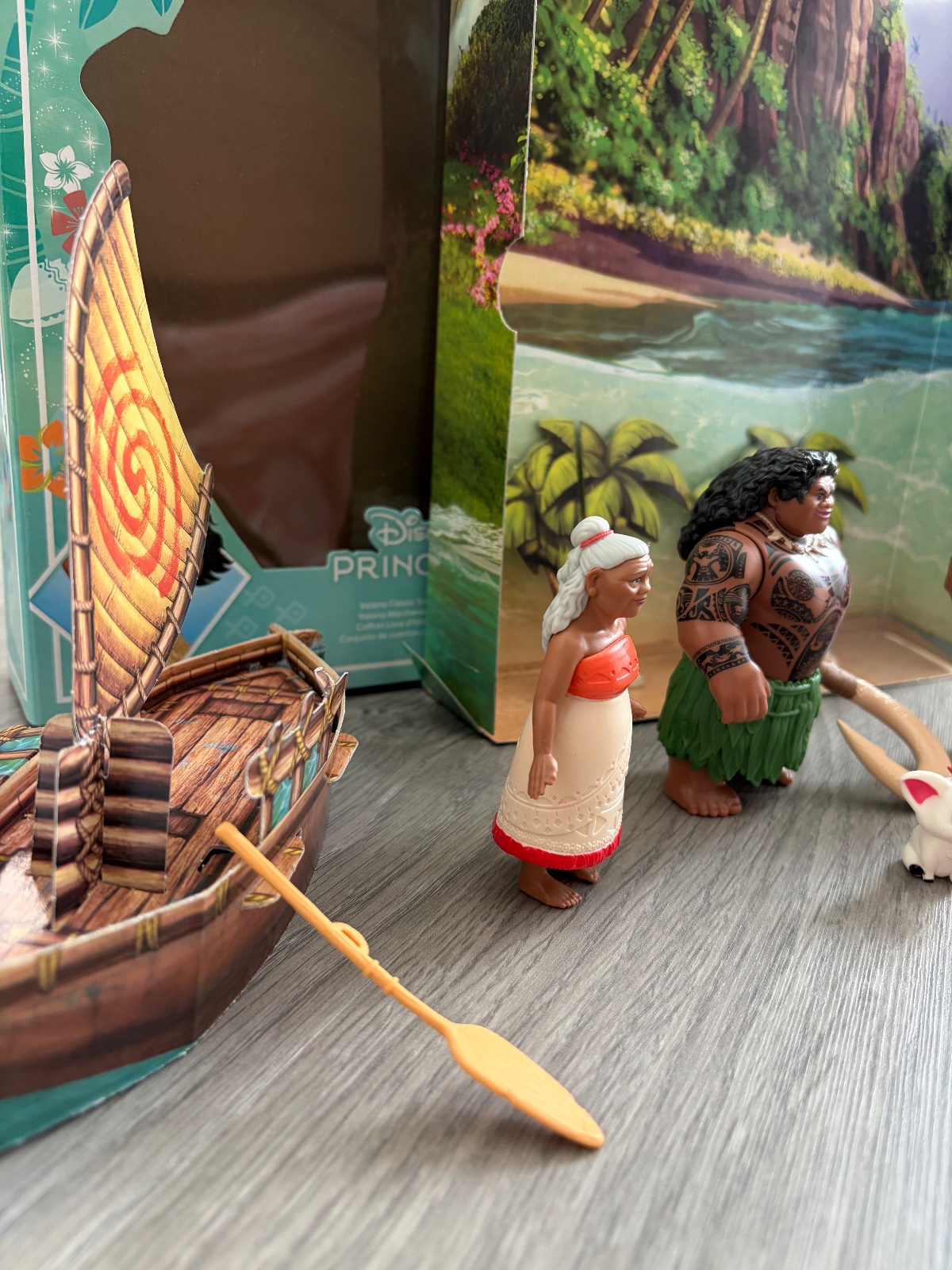 Moana (Vaina) toy set with cardboard boat cut out — photo 3